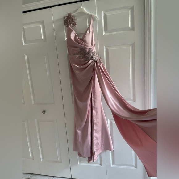 Pink dress - Picture 5 of 8